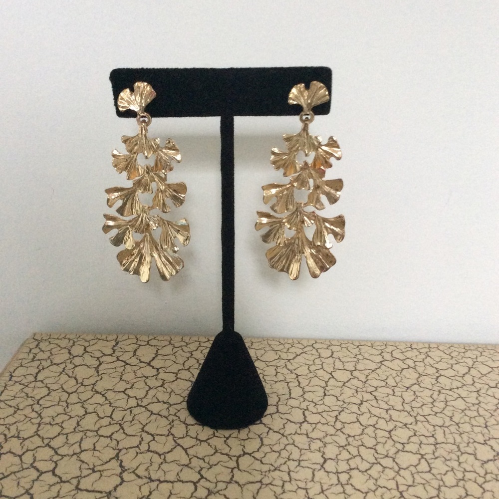 Gold Tone Fan Style Dangle Earrings. - Picture 2 of 5